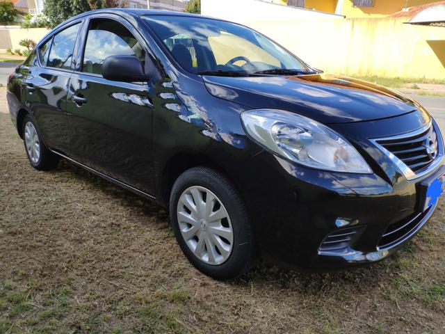 Nissan Versa 1.6 S 2013 completo, único dono