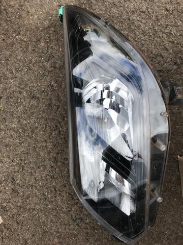 Diversas carcaças de farol e lanterna para recuperação ou retirada de peças LEIA ANTES - Foto 3