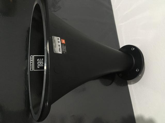 Corneta JBL de alumínio seminova