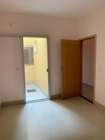 Casa nova 3 suítes plenas, sala com pé direito duplo, porcelanato, financia - Foto 8