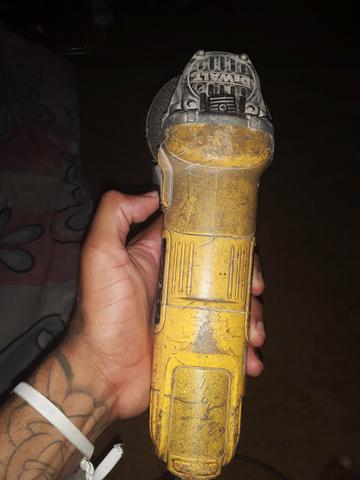 Esmerilhadeira Dewalt - Foto 2