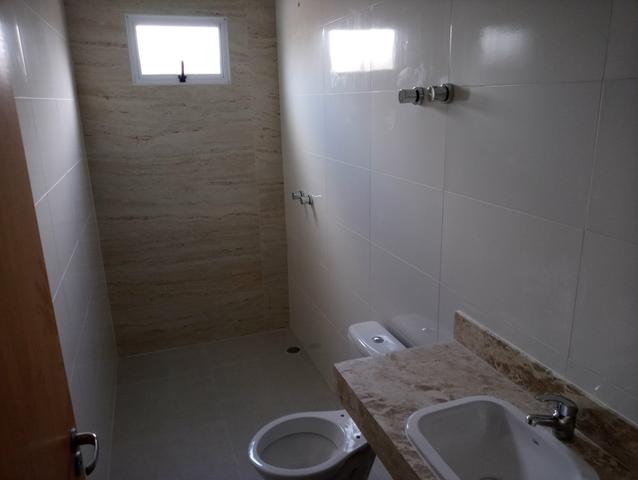 Casa nova 3 quartos sendo 1 suíte, porcelanato, prox a avenida t-63, financia - Foto 10