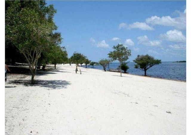 Vendo casa na praia no Rio Uaicurapá - Parintins - Foto 2