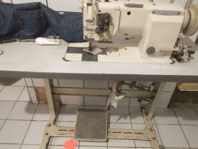 Máquina de costura de 2 agulhas pespontadeira com desligamento