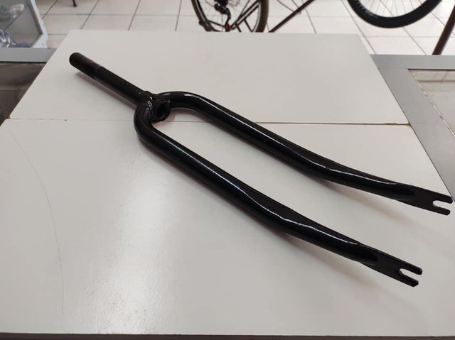 Garfo de bicicleta anos 80/90 em aço carbono novo de estoque antigo.