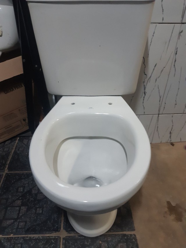 Lindo e zero acoplado ROBUSTO cor branco neve base larga