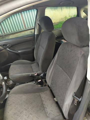 Focus sedan impecável aceito trocas - Foto 7