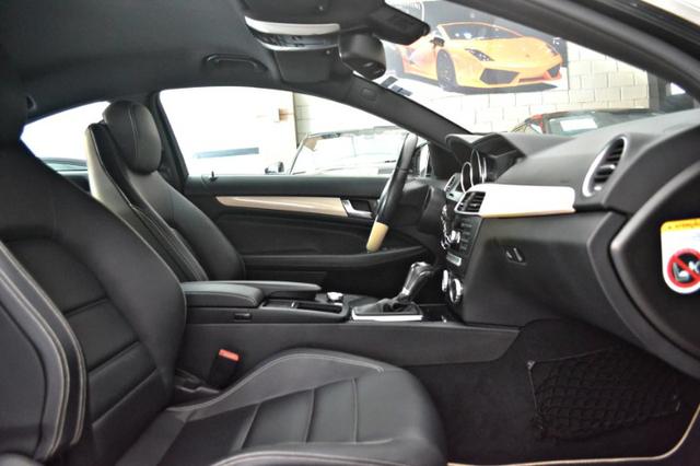 Mercedes Benz C180 1.6 CGI Coupe. Preta 2012/12 - Foto 10