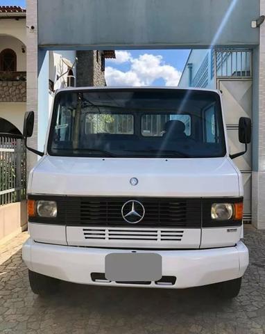 Mercedes bens 710 plus 2012