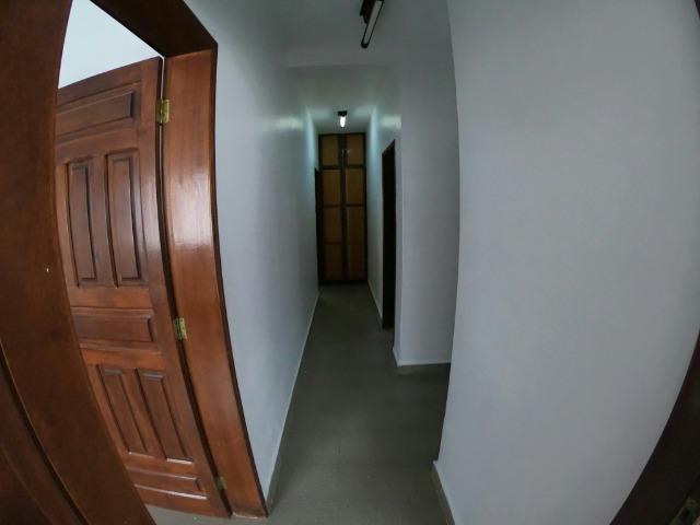 Casa ampla com 4 dormitórios - varanda - murada - gradeada - bairro São Vicente - BV/RR - Foto 7