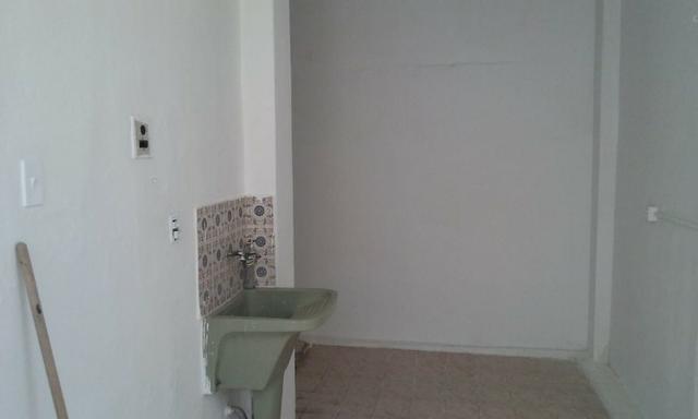 Apartamento tipo casa Olaria sala, 2 quartos,área e garagem - Foto 8