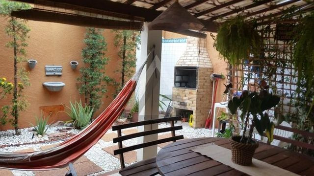 Casa geminada, nascente, 4 quartos em Stella Maris