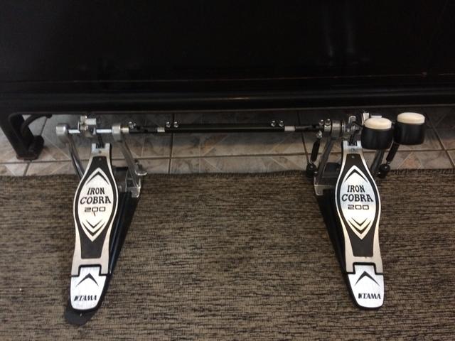 Pedal duplo Tama iron cobra 200 bateria