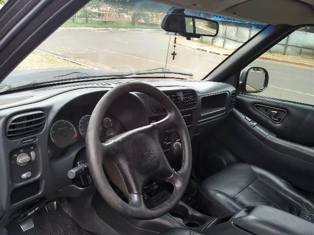S10 mwm 2.8 disel 2005 vendo ou troco - Foto 2