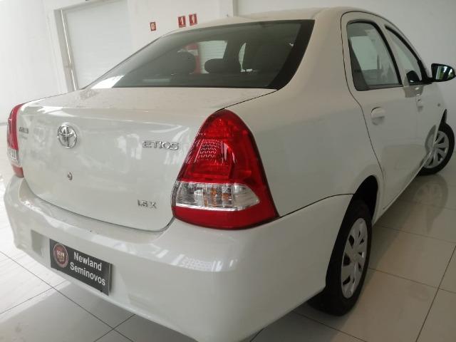 Toyota Etios Sedan X Manual 2018 - Foto 9