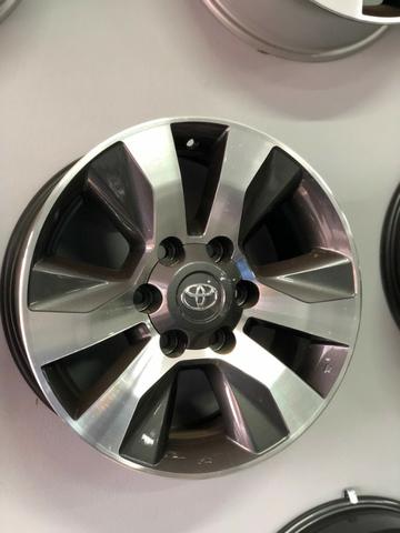 Rodas Aro 17 Toyota Hilux Original SRV Graphite Diamond - Foto 4