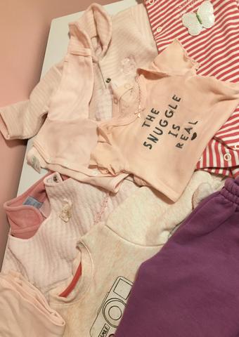 Lote banheira e roupa para bebê - Foto 2