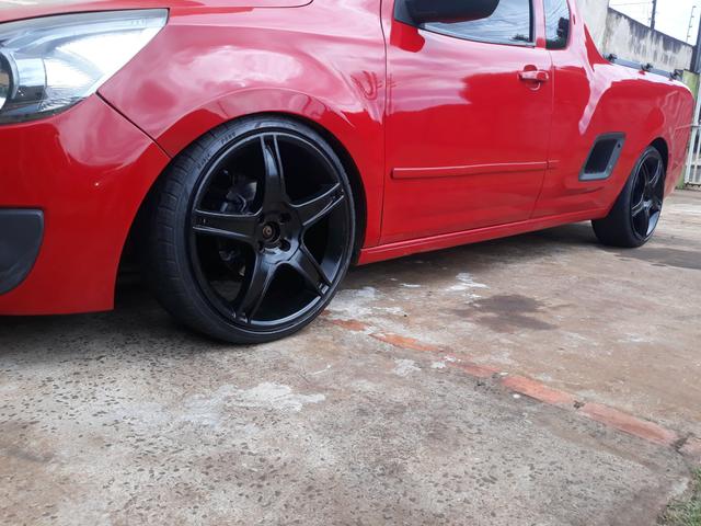 Roda aro 18 com 3 pneus so vendo ou troco por outra - Foto 3
