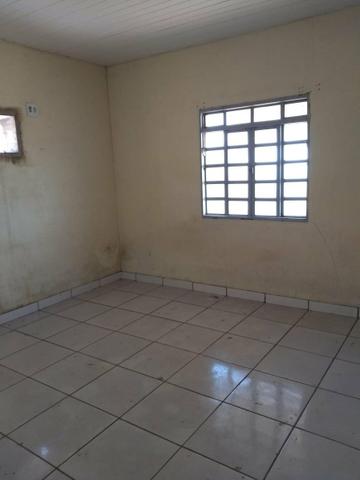 Aluga-se casa com 2 quarto 2 banheiro sala cozinha area serviço atrás telefone *