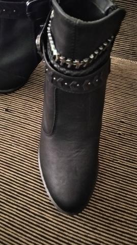 Vendo bota tamanho 37