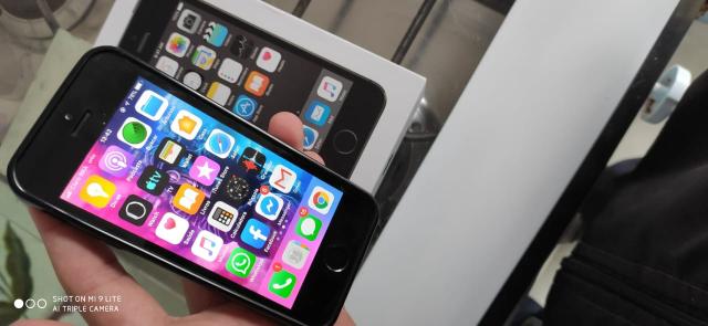 Iphone 5s 32gb com 3 case, carregador caixa completo
