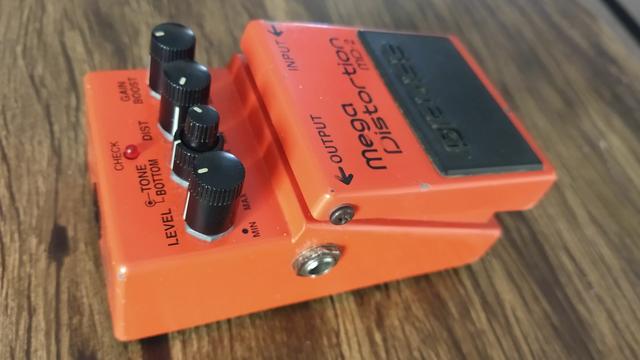 Boss Mega Distortion MD-2