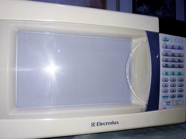 Microondas Electrolux 31 Litros/110 volts, ótimo estado de tudo!!! Perfeito !!! - Foto 6