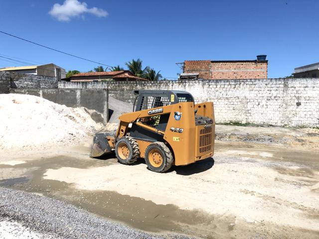 Mini carregadeira case (bob cat)