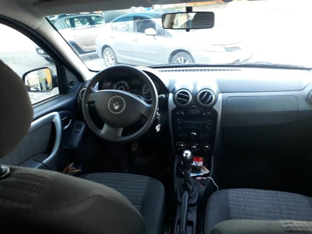 Sandero 1.0 muito novo