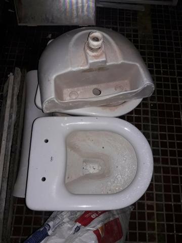 Pia de banheiro e vaso - Foto 2