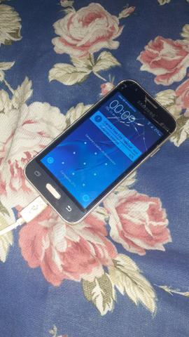 J1 mini funciona tudo so ta trincado celular simples
