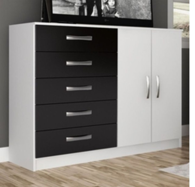 Quarto cômoda roupeiro