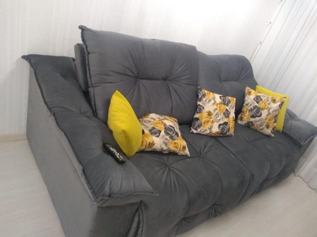 Sofa retrátil e reclinável com pillow e espuma com fibra siliconada