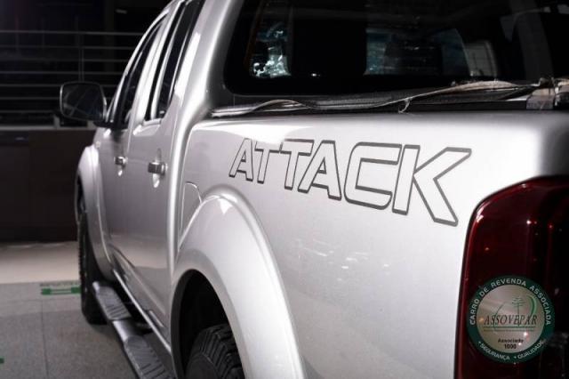 NISSAN FRONTIER SV ATTACK CD 2.5 4X4 DIESEL MEC./2015 - Foto 17