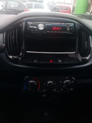 FIAT UNO ATTRACTIVE 1.0 6V FLEX 4 P 2016 - Foto 10