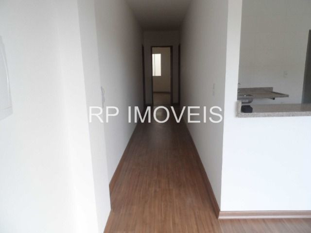 Ótimo Apartamento com 2/4 sendo 1 suíte - Área externa - 2 vagas de garagem - Foto 3