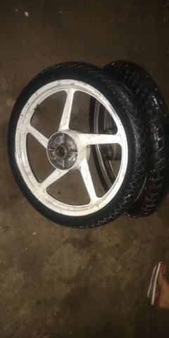 Vendo jogo de rodas com dois pneus - Foto 4