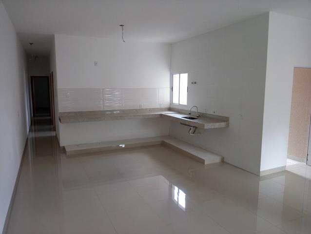 Casa nova 3 quartos sendo 1 suíte, porcelanato, prox a avenida t-63, financia - Foto 4