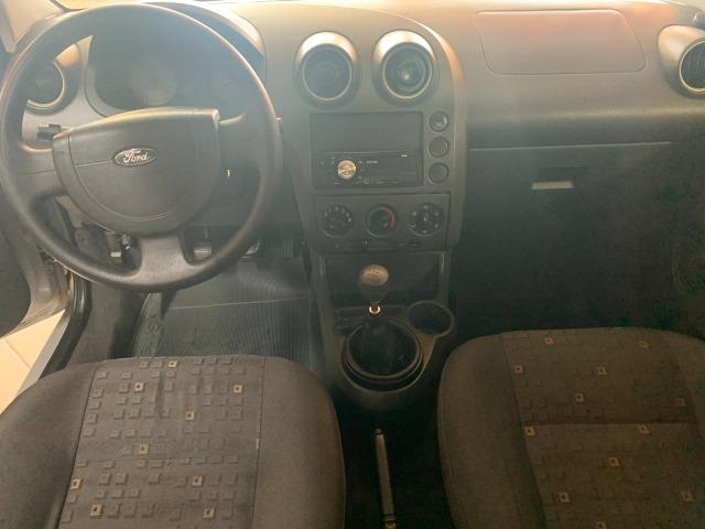 Ford Fiesta Sedan Personnalité 1.0 8V - Foto 5