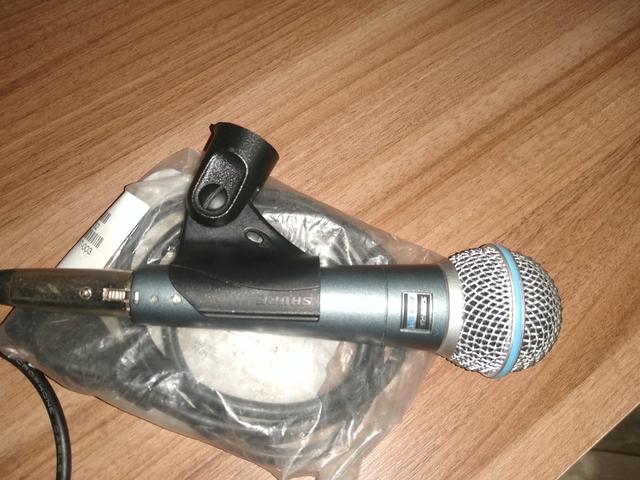 Vendo microfone shure 58 a novinho sem detalhes quem vê compra - Foto 6