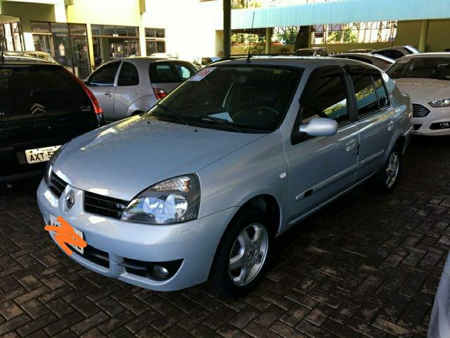 Clio sedan Authentique
