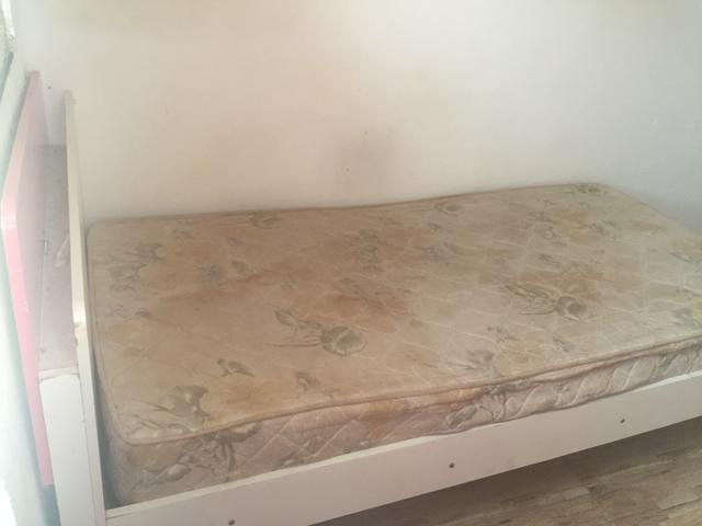Vendo cama com colchão - Foto 6