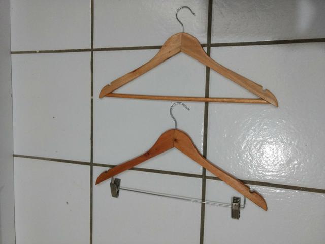 Vendo Kit c/132 Cabides de Madeira