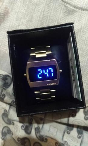 Vendo esse relógio marca original 150 interessado chama no chat sem queimar