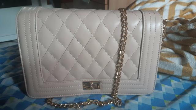 Bolsa e salto novos