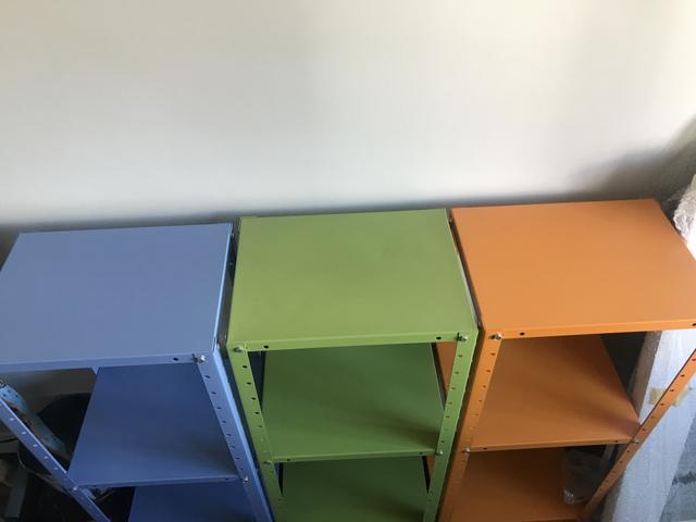 Estante - Prateleiras coloridas