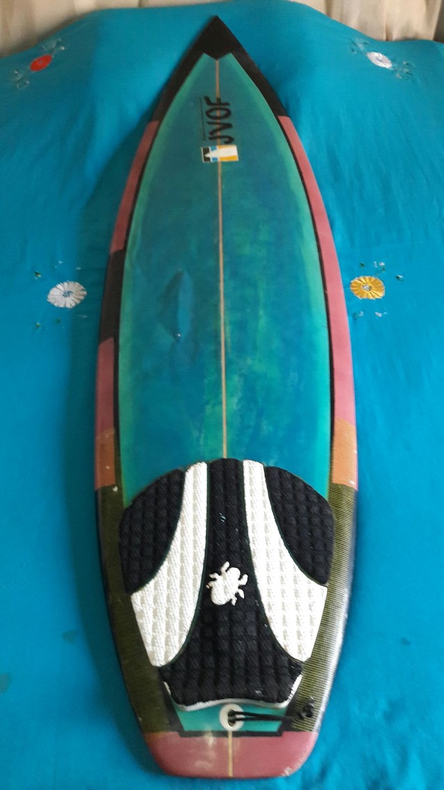 Prancha de Surf 5.9 JVOF/ Capa Protetora Veltra/ Leash. 