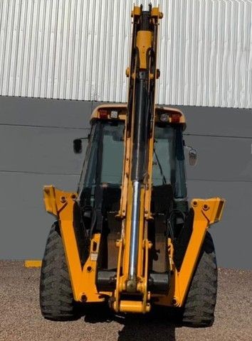 JCB 3cx ano 2018