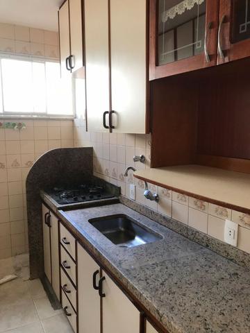 Excelente apartamento c/ 02 quartos c/ armários planejados B. California