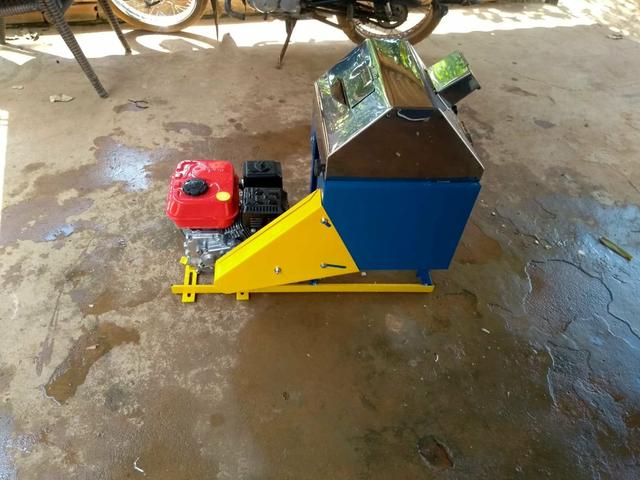 Vende se esse engenho novo um mês de uso comprado na loja
